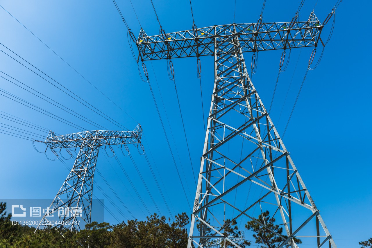 高壓電塔與輸電線影像 電力設施的視覺記錄