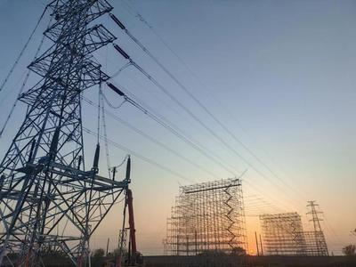 電力線路遷改施工 設備更新保障供電安全